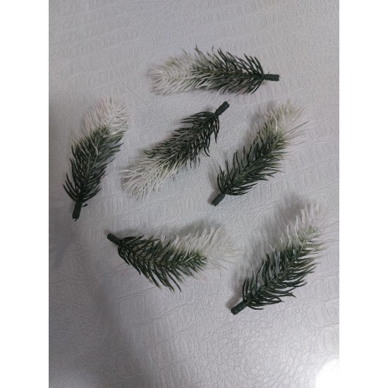 Ветки ели декоративные (пластик) 10см бело-зеленые, цена за 1 шт